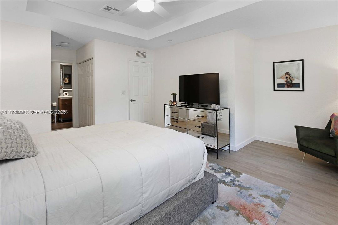 出租: $3,250 (2 贝兹, 2 浴室, 1386 平方英尺)