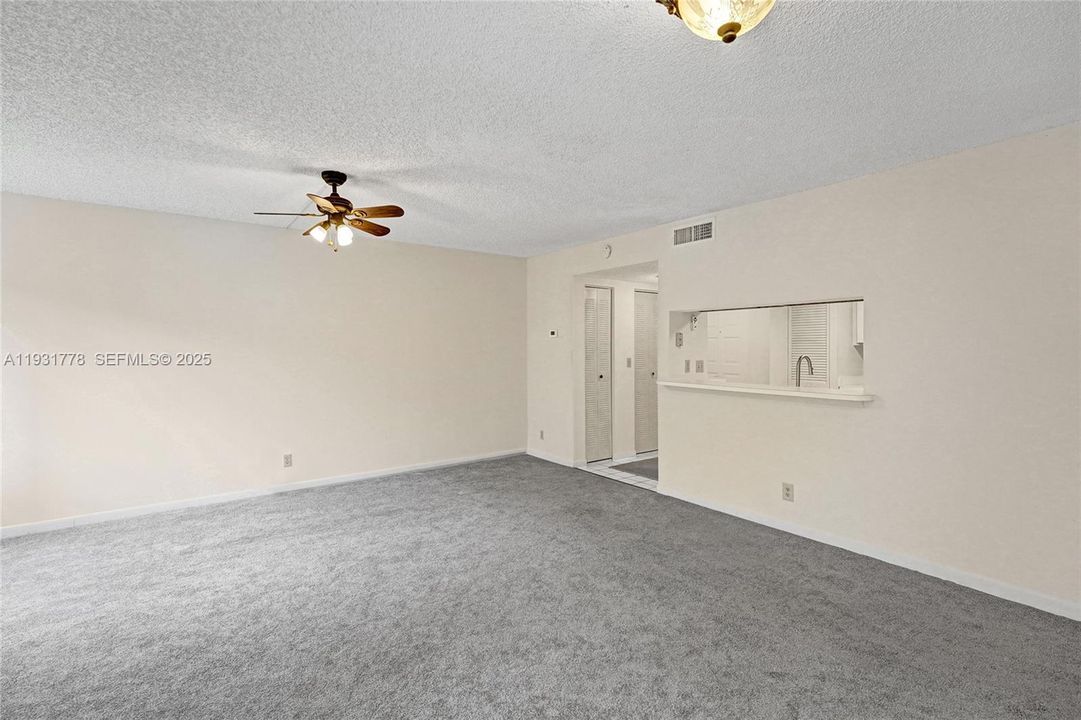 For Rent: $1,800 (1 beds, 1 baths, 700 Square Feet)