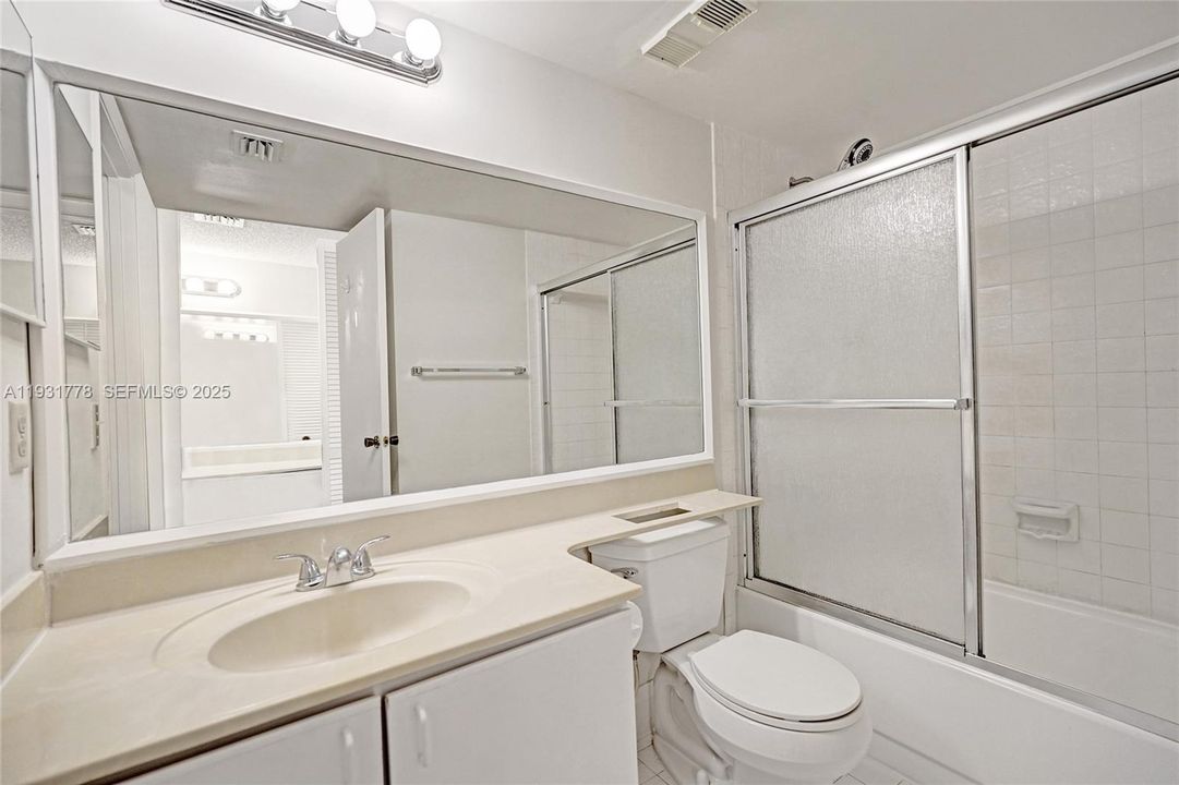 For Rent: $1,800 (1 beds, 1 baths, 700 Square Feet)