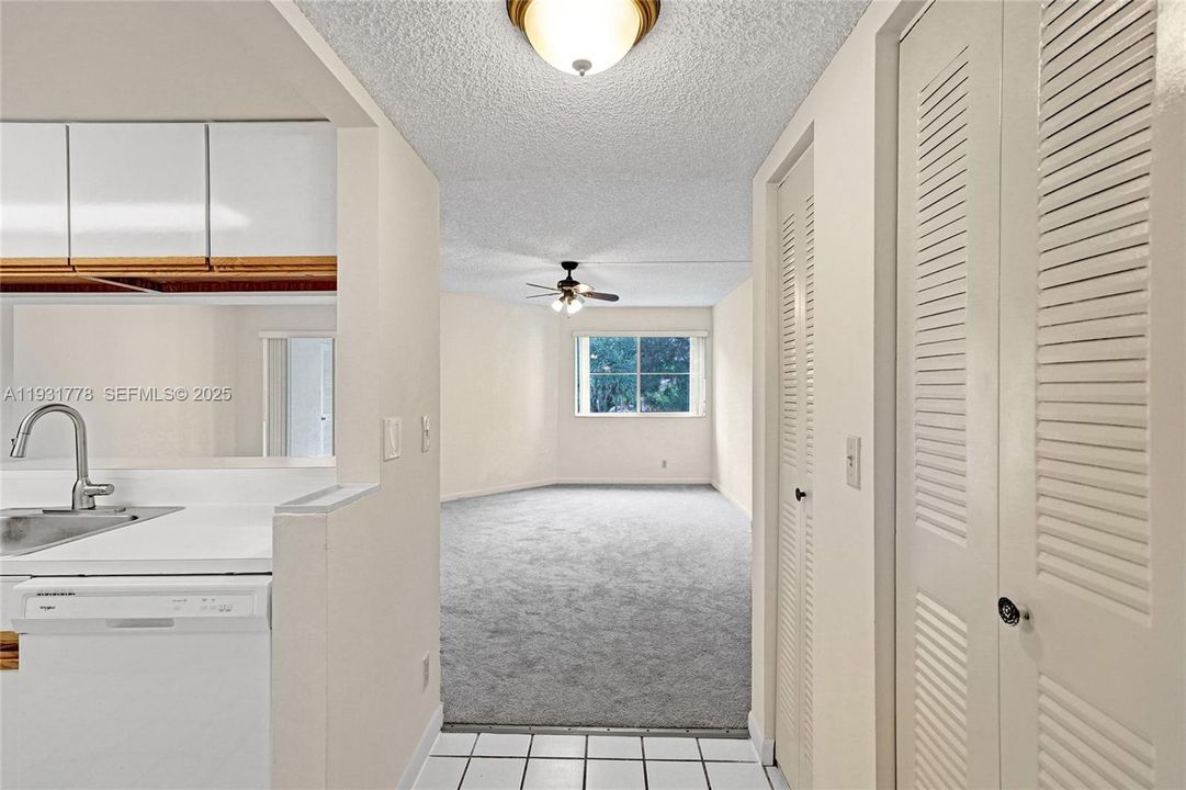 For Rent: $1,800 (1 beds, 1 baths, 700 Square Feet)