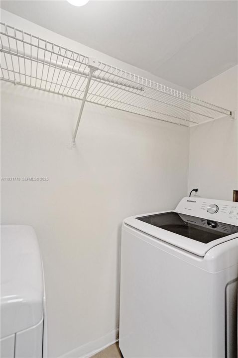 For Rent: $1,800 (1 beds, 1 baths, 700 Square Feet)