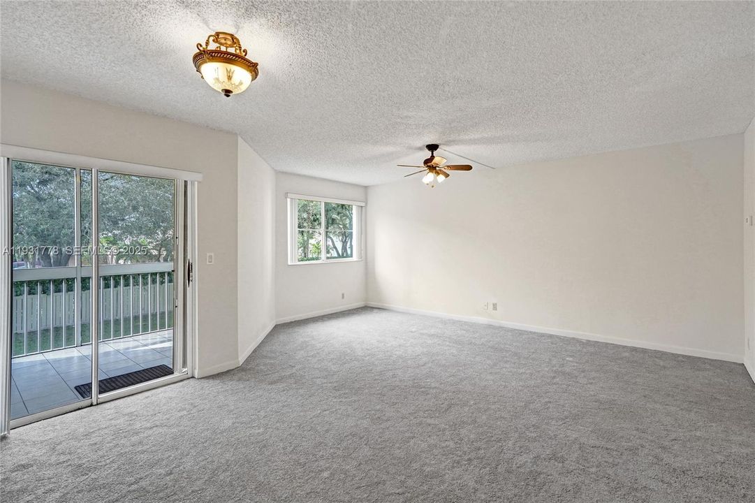 For Rent: $1,800 (1 beds, 1 baths, 700 Square Feet)