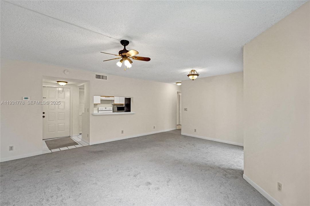 For Rent: $1,800 (1 beds, 1 baths, 700 Square Feet)