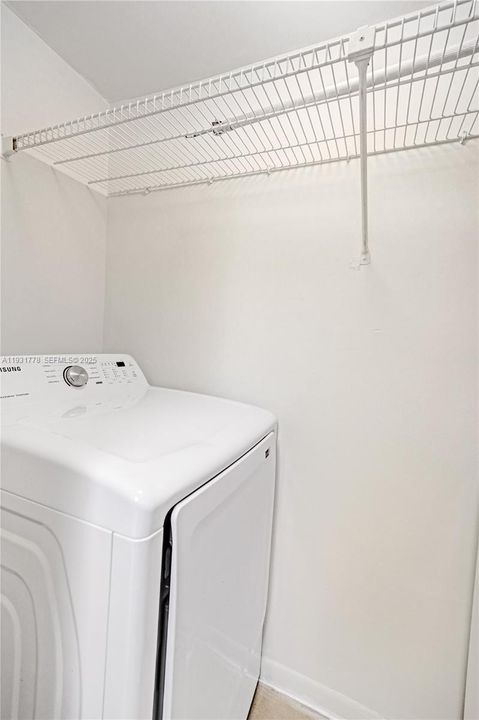 For Rent: $1,800 (1 beds, 1 baths, 700 Square Feet)