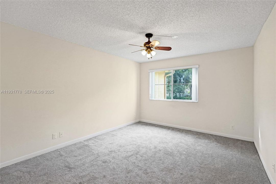 For Rent: $1,800 (1 beds, 1 baths, 700 Square Feet)