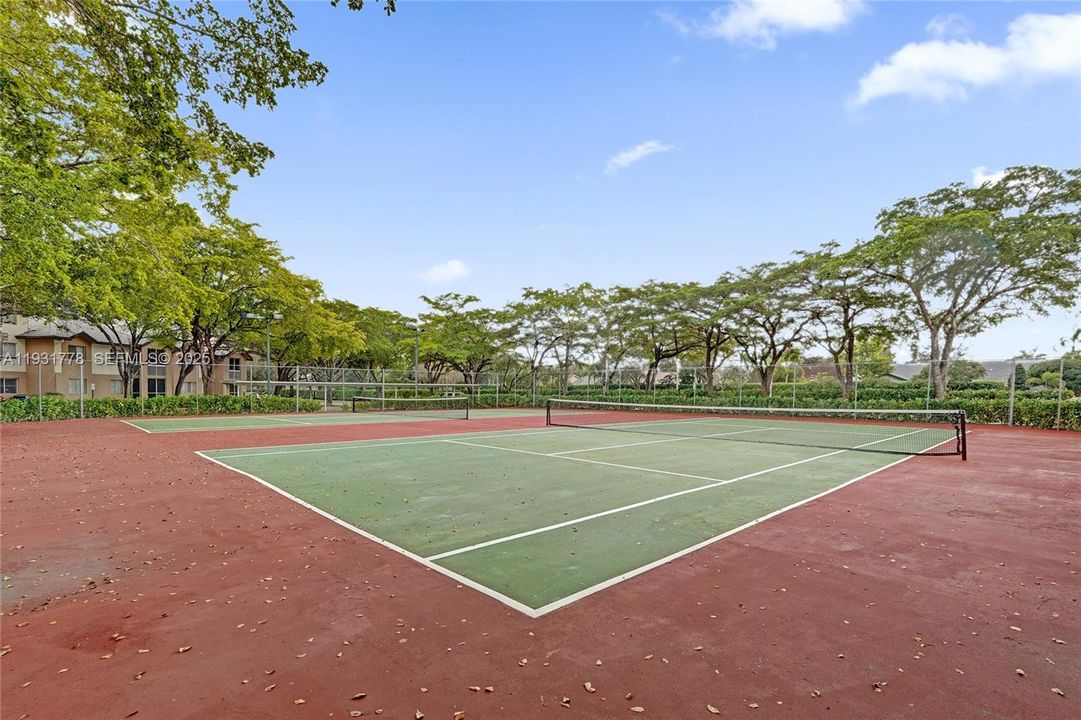 For Rent: $1,800 (1 beds, 1 baths, 700 Square Feet)