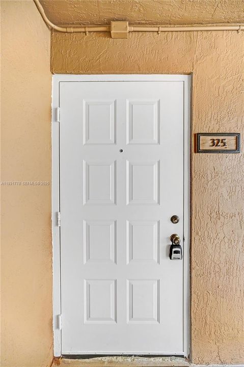 For Rent: $1,800 (1 beds, 1 baths, 700 Square Feet)