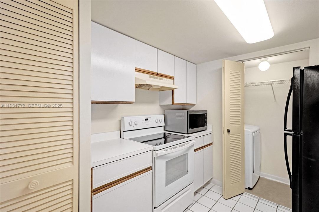 For Rent: $1,800 (1 beds, 1 baths, 700 Square Feet)