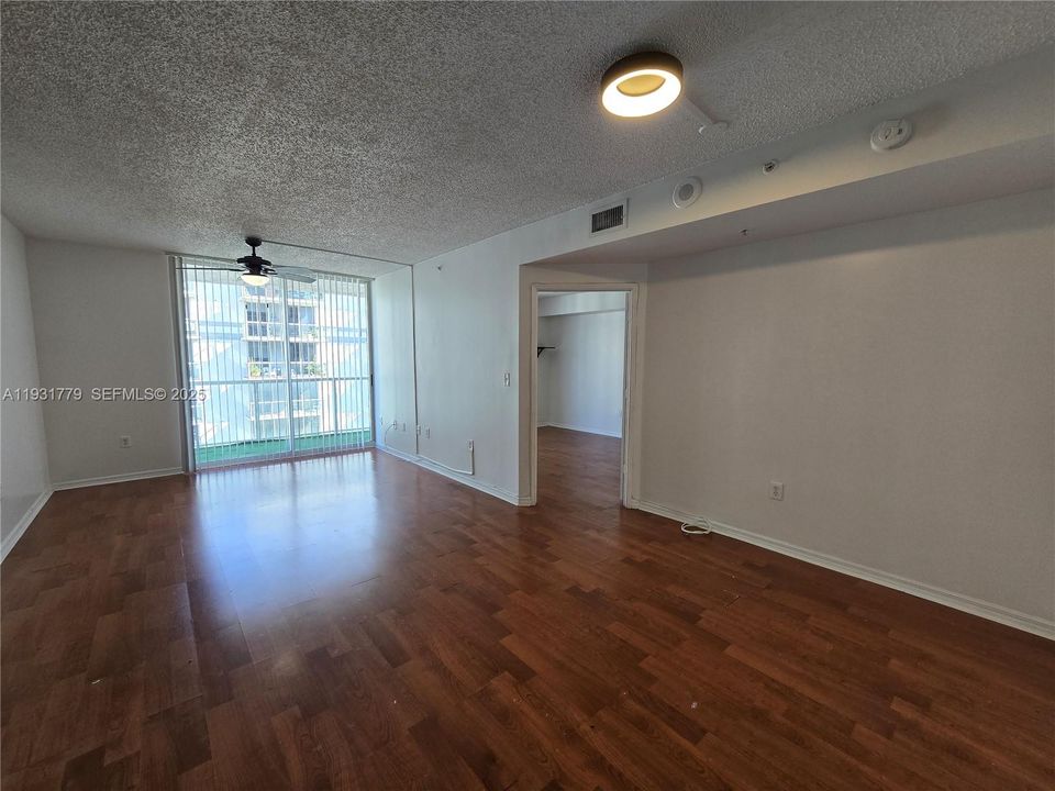 В аренду: $2,350 (2 спален, 2 ванн, 923 Квадратных фут)