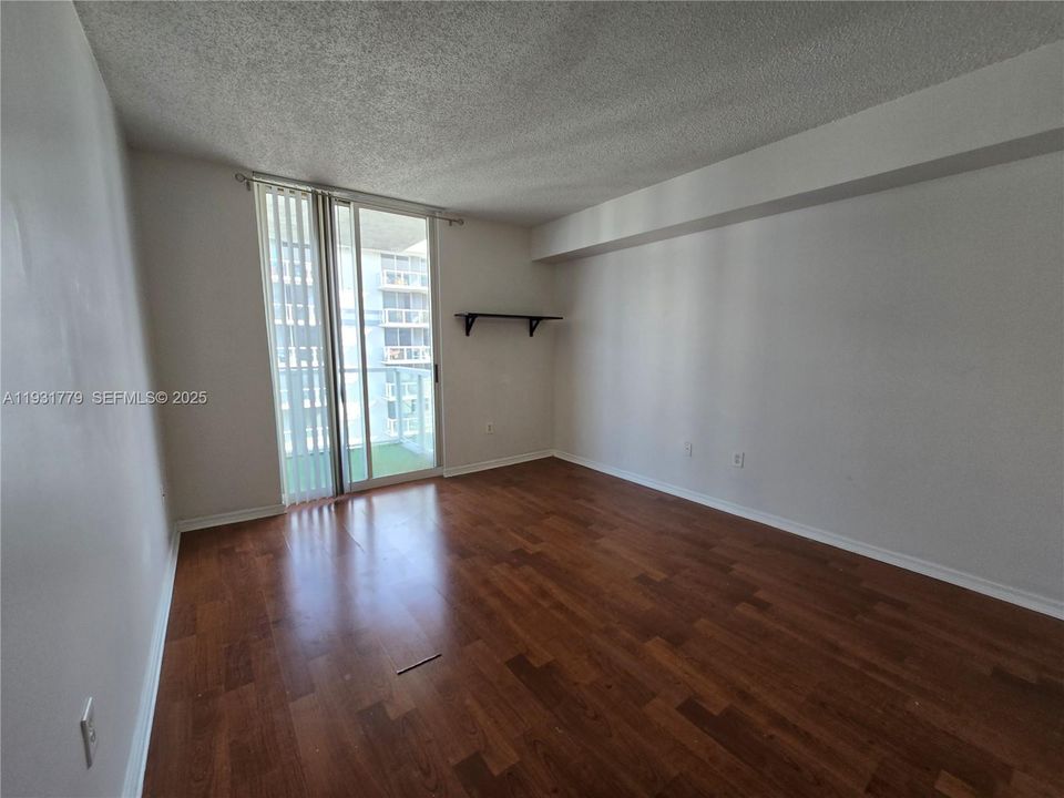 В аренду: $2,350 (2 спален, 2 ванн, 923 Квадратных фут)