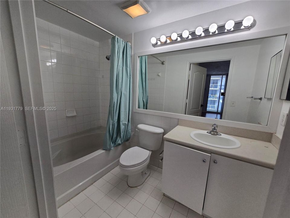 В аренду: $2,350 (2 спален, 2 ванн, 923 Квадратных фут)