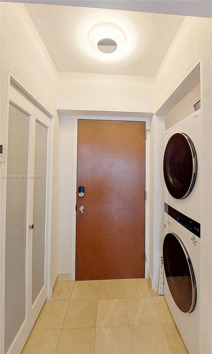 出租: $4,100 (1 贝兹, 1 浴室, 683 平方英尺)