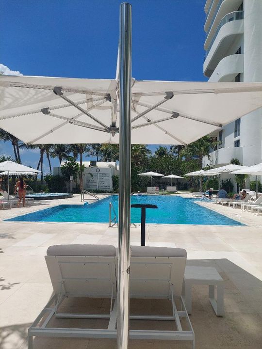 出租: $4,100 (1 贝兹, 1 浴室, 683 平方英尺)