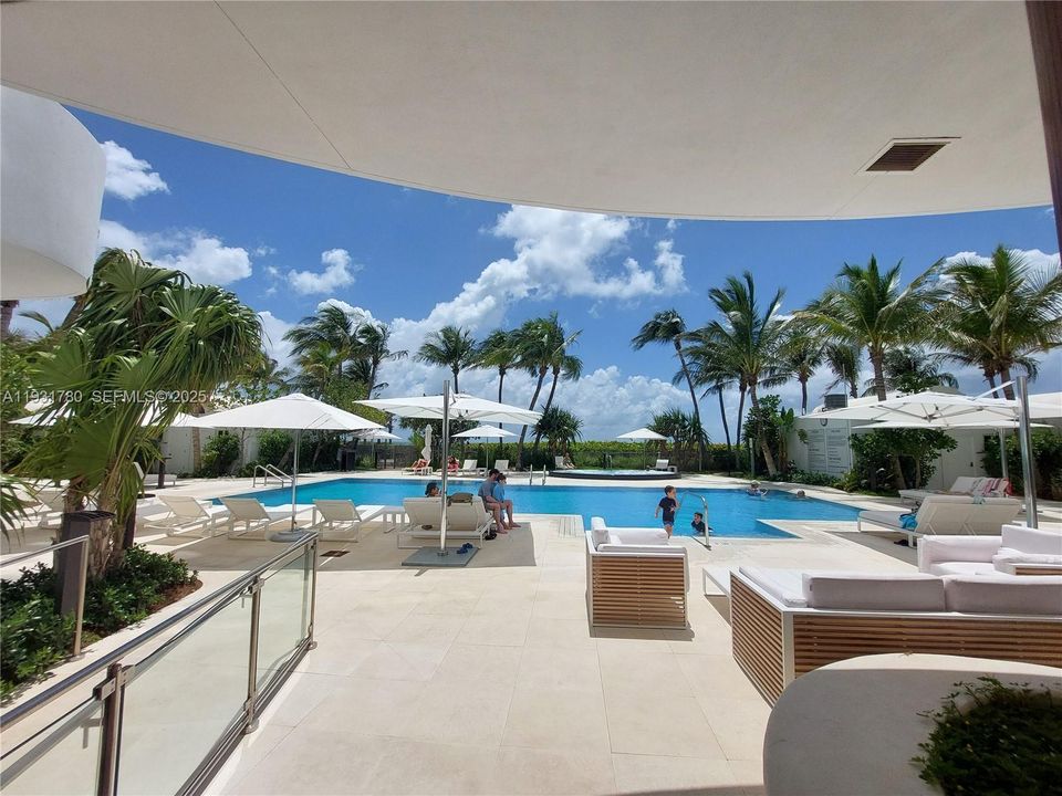 出租: $4,100 (1 贝兹, 1 浴室, 683 平方英尺)