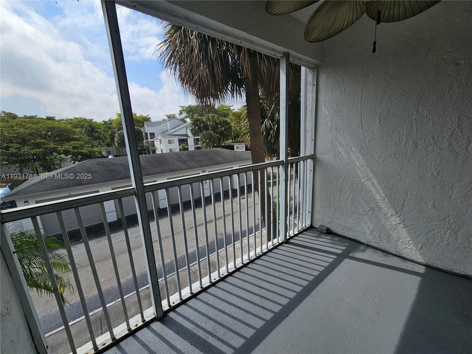 待售: $165,000 (1 贝兹, 1 浴室, 615 平方英尺)