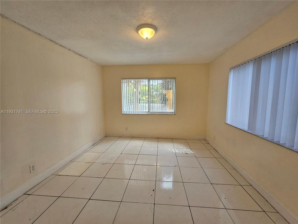 待售: $165,000 (1 贝兹, 1 浴室, 615 平方英尺)