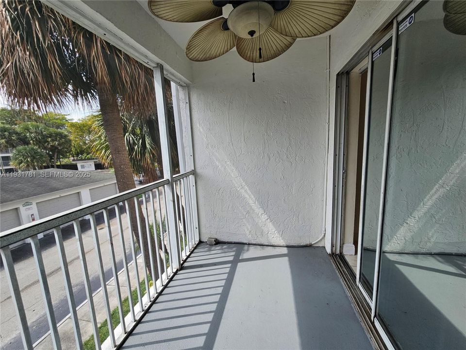 待售: $165,000 (1 贝兹, 1 浴室, 615 平方英尺)