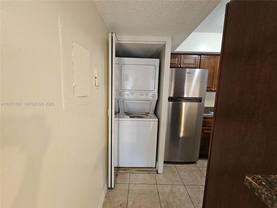 待售: $165,000 (1 贝兹, 1 浴室, 615 平方英尺)