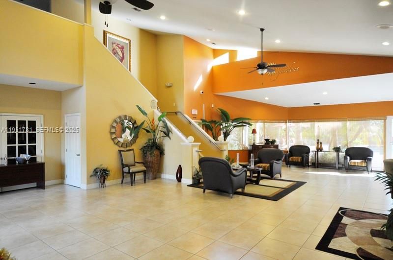 待售: $165,000 (1 贝兹, 1 浴室, 615 平方英尺)