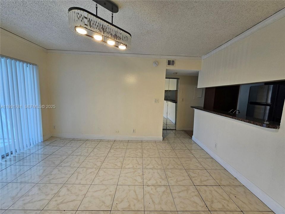 待售: $165,000 (1 贝兹, 1 浴室, 615 平方英尺)