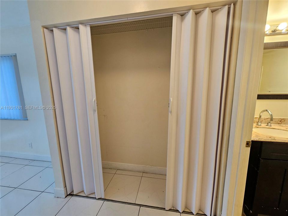 待售: $165,000 (1 贝兹, 1 浴室, 615 平方英尺)