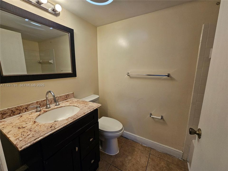 待售: $165,000 (1 贝兹, 1 浴室, 615 平方英尺)