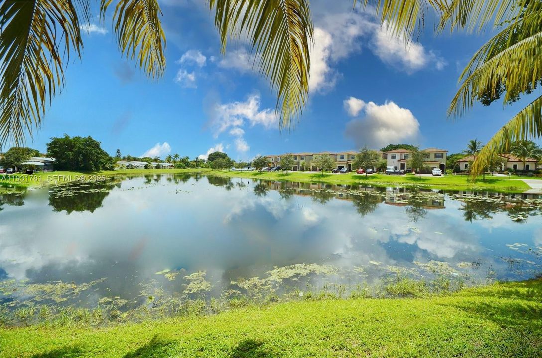 待售: $165,000 (1 贝兹, 1 浴室, 615 平方英尺)