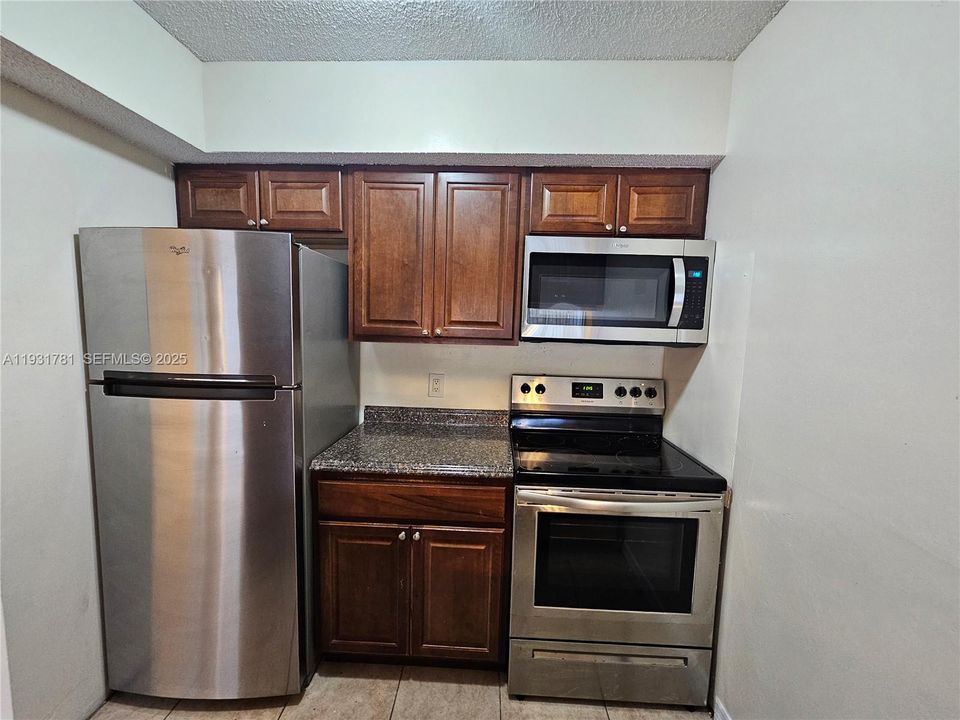 待售: $165,000 (1 贝兹, 1 浴室, 615 平方英尺)