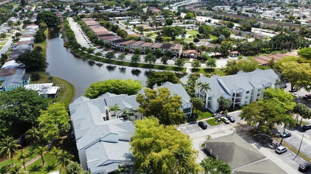 待售: $165,000 (1 贝兹, 1 浴室, 615 平方英尺)