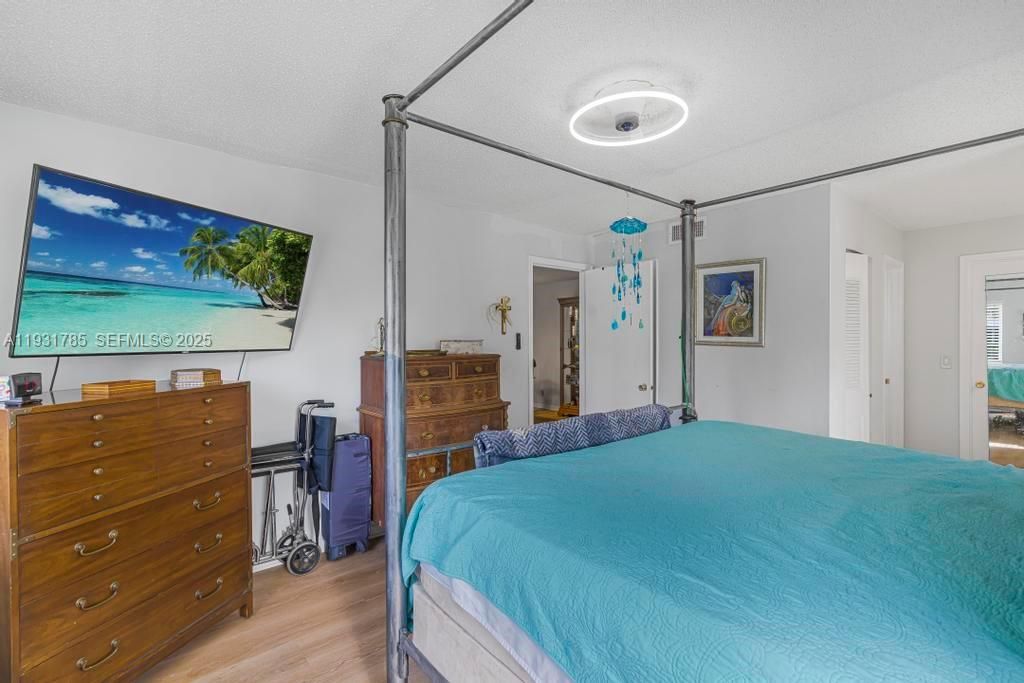 待售: $184,700 (2 贝兹, 2 浴室, 1335 平方英尺)