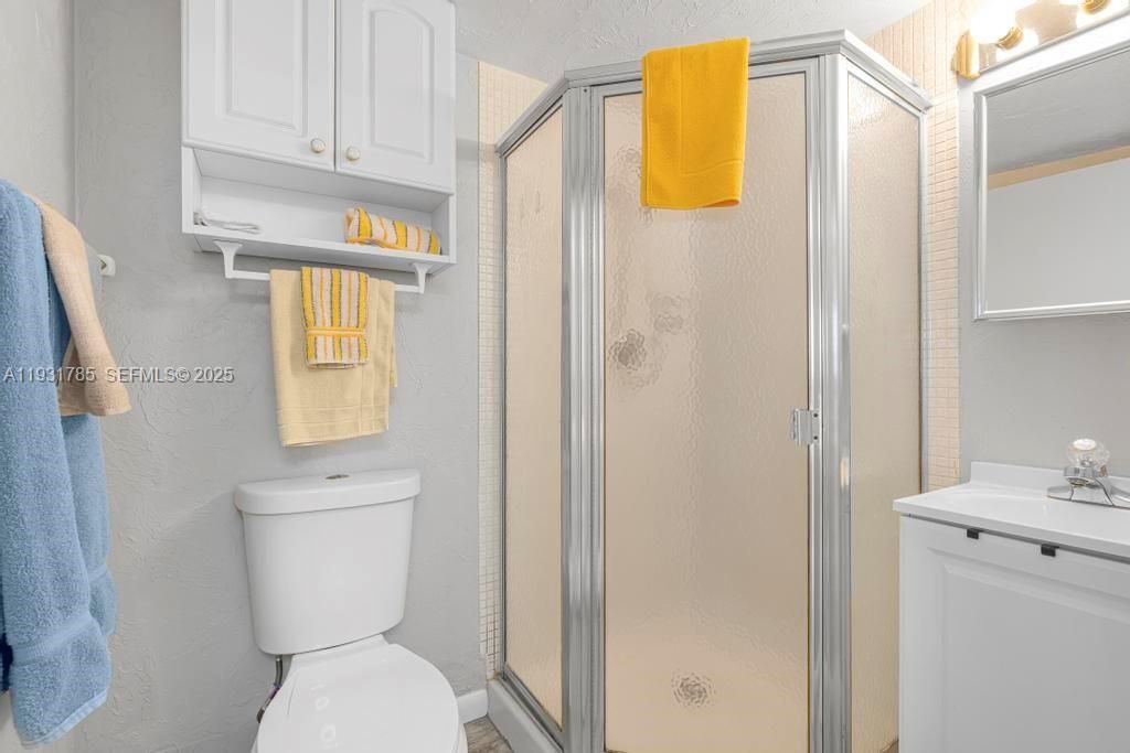 待售: $184,700 (2 贝兹, 2 浴室, 1335 平方英尺)