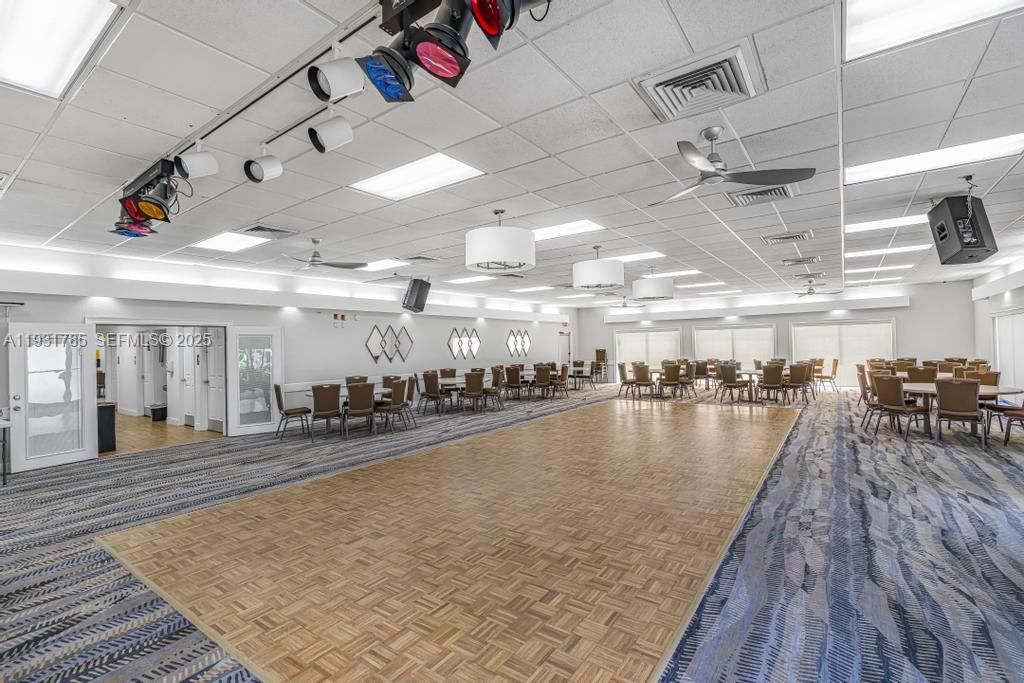 待售: $184,700 (2 贝兹, 2 浴室, 1335 平方英尺)