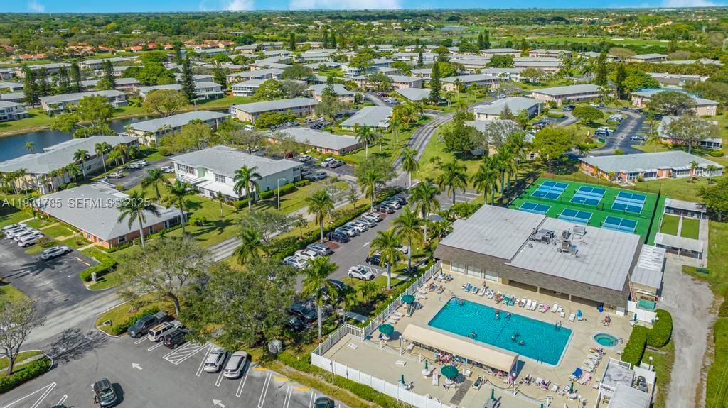 待售: $184,700 (2 贝兹, 2 浴室, 1335 平方英尺)