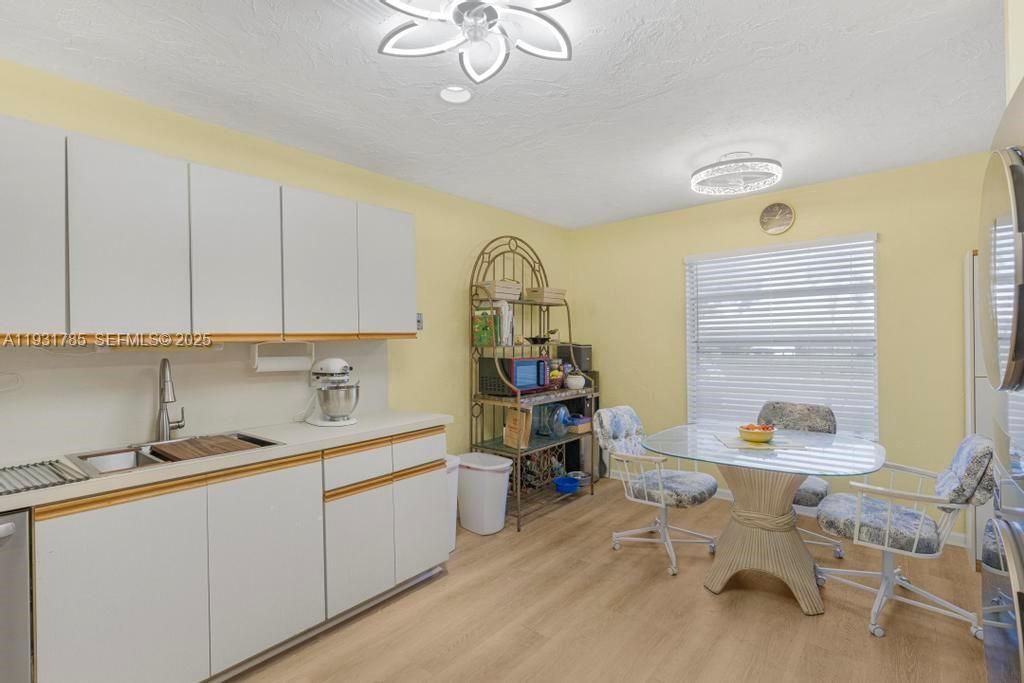 待售: $184,700 (2 贝兹, 2 浴室, 1335 平方英尺)