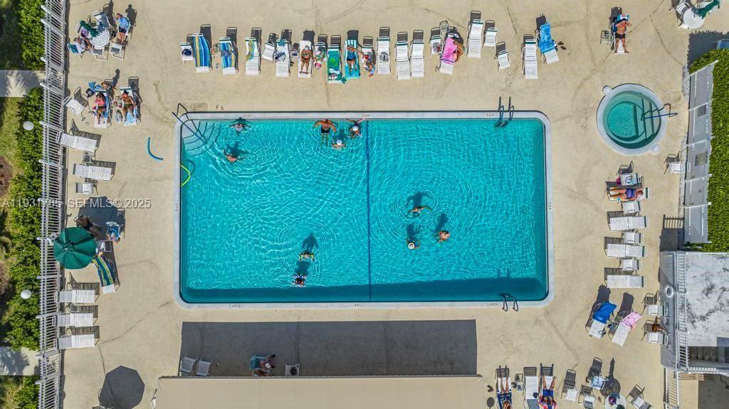 待售: $184,700 (2 贝兹, 2 浴室, 1335 平方英尺)