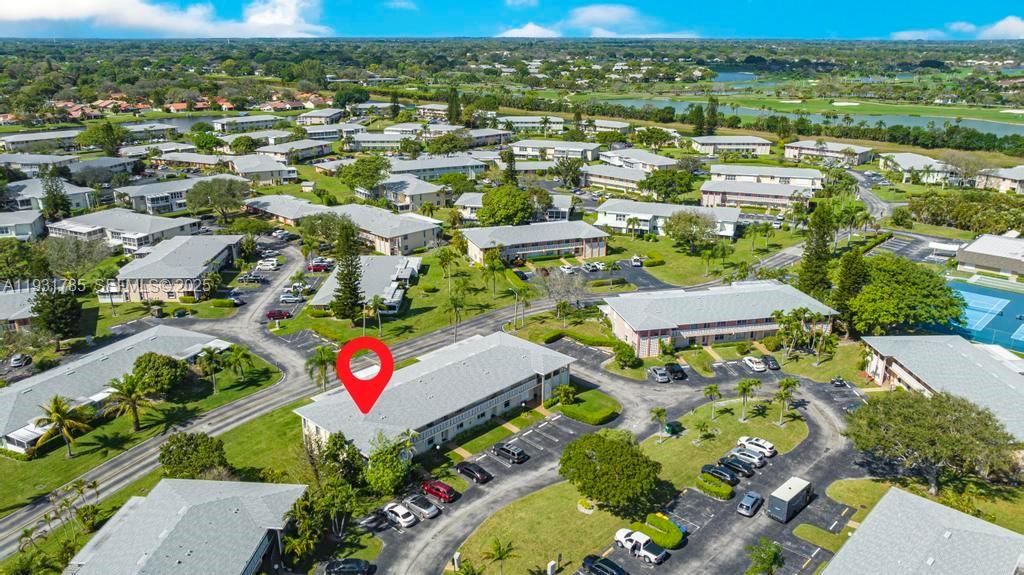 待售: $184,700 (2 贝兹, 2 浴室, 1335 平方英尺)