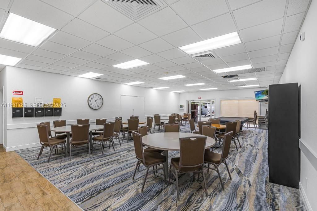 待售: $184,700 (2 贝兹, 2 浴室, 1335 平方英尺)