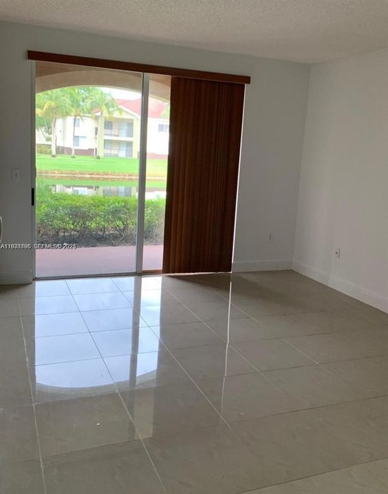 For Rent: $1,800 (1 beds, 1 baths, 691 Square Feet)