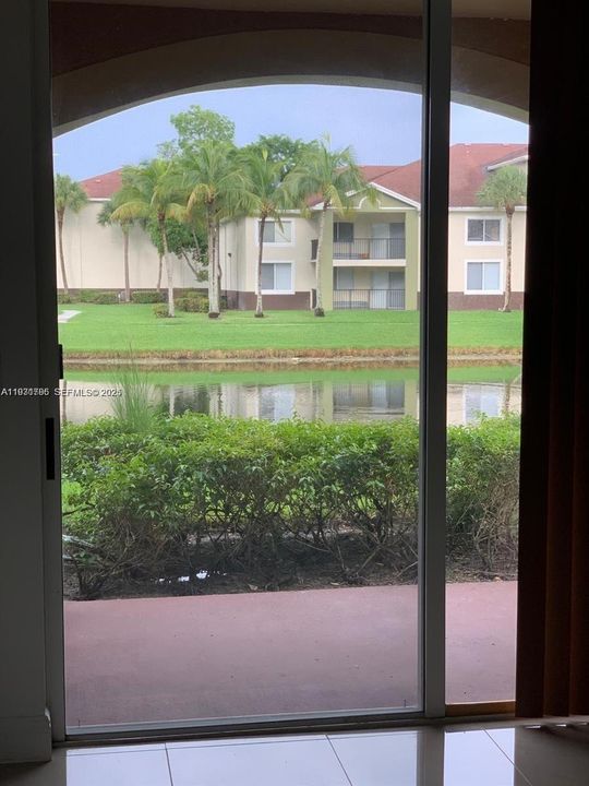 For Rent: $1,800 (1 beds, 1 baths, 691 Square Feet)