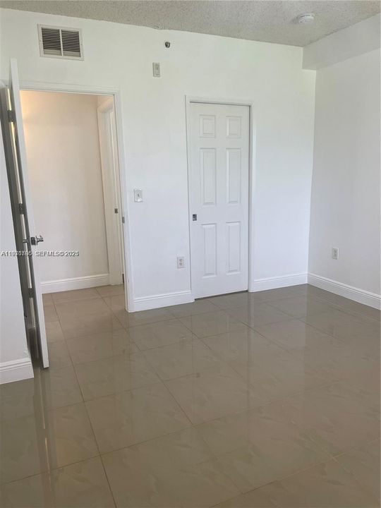 For Rent: $1,800 (1 beds, 1 baths, 691 Square Feet)