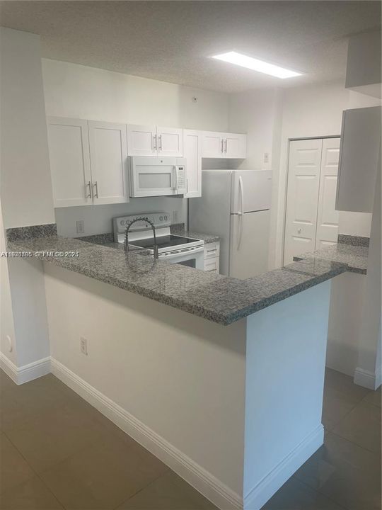 For Rent: $1,800 (1 beds, 1 baths, 691 Square Feet)