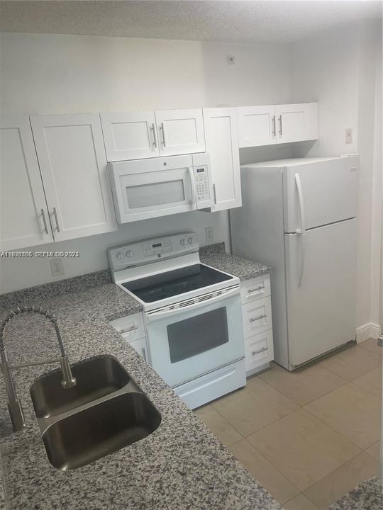 For Rent: $1,800 (1 beds, 1 baths, 691 Square Feet)