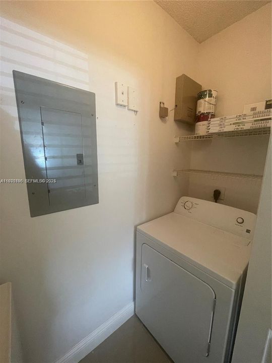 For Rent: $1,800 (1 beds, 1 baths, 691 Square Feet)