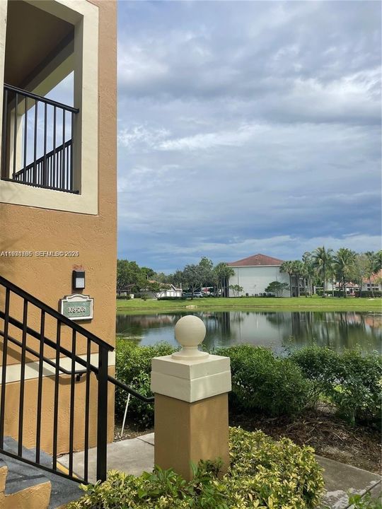 For Rent: $1,800 (1 beds, 1 baths, 691 Square Feet)