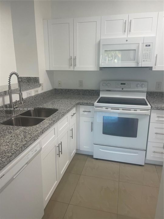 For Rent: $1,800 (1 beds, 1 baths, 691 Square Feet)