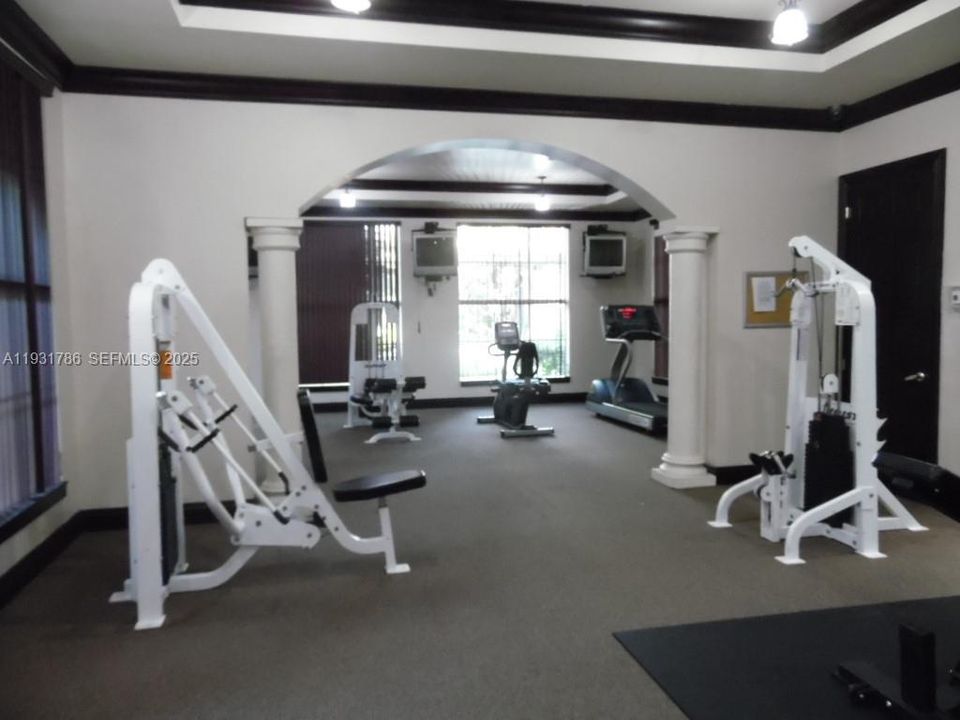 For Rent: $1,800 (1 beds, 1 baths, 691 Square Feet)