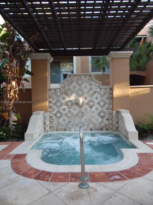 For Rent: $1,800 (1 beds, 1 baths, 691 Square Feet)