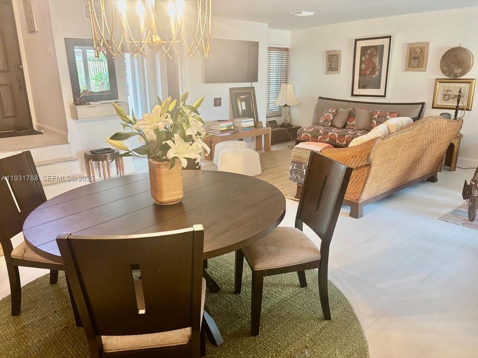 For Sale: $475,000 (2 beds, 2 baths, 1216 Square Feet)