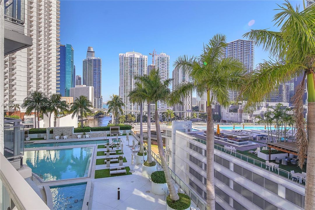 待售: $685,000 (2 贝兹, 2 浴室, 1274 平方英尺)