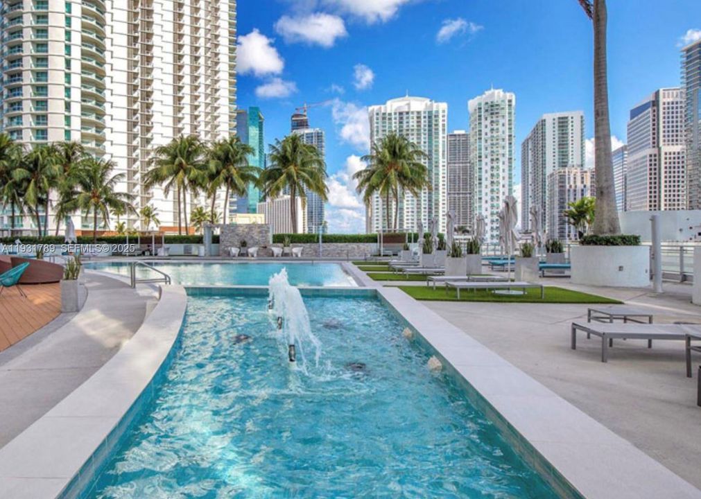 待售: $685,000 (2 贝兹, 2 浴室, 1274 平方英尺)